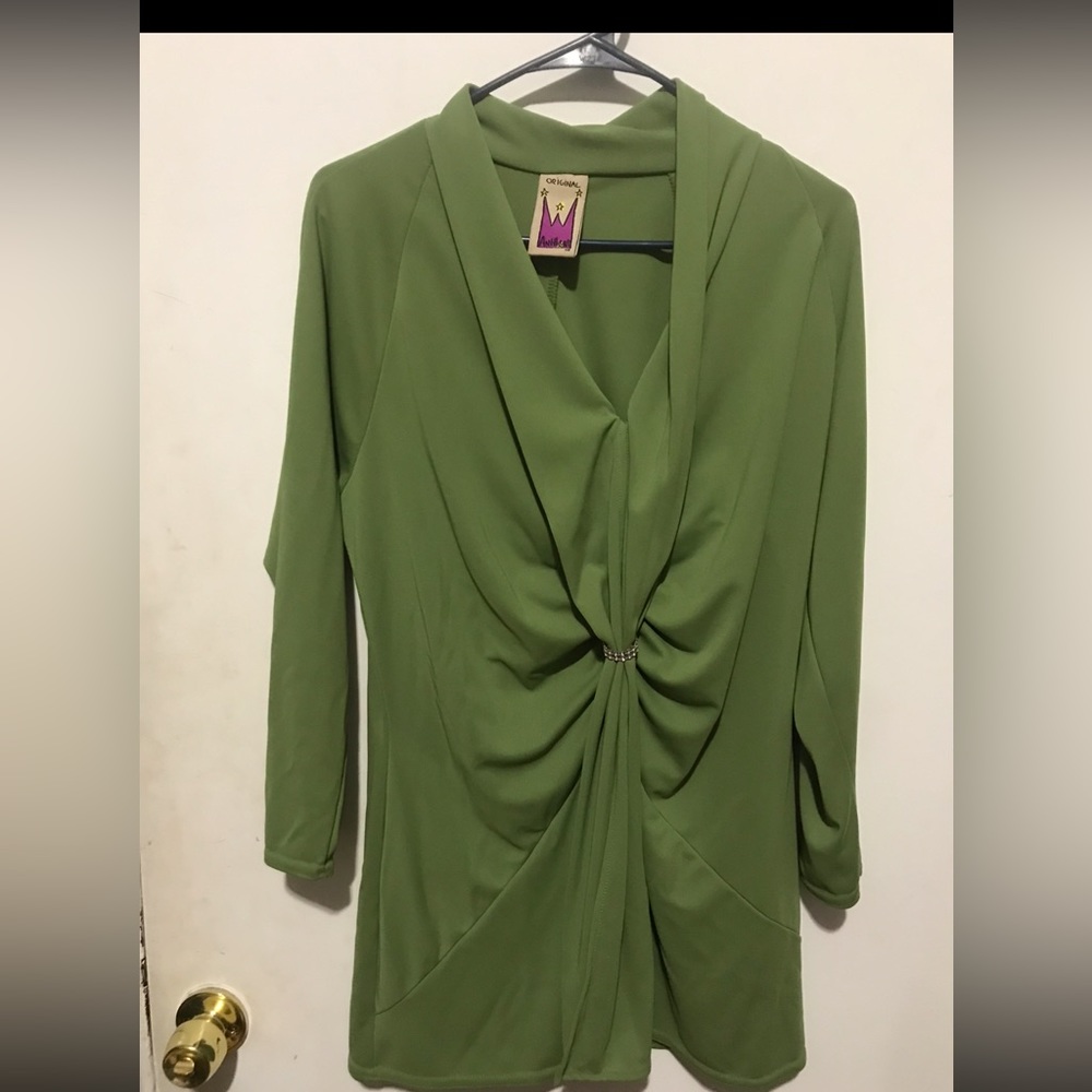 Large beautiful half sleeve green blouse with sparkling stone ring in front.